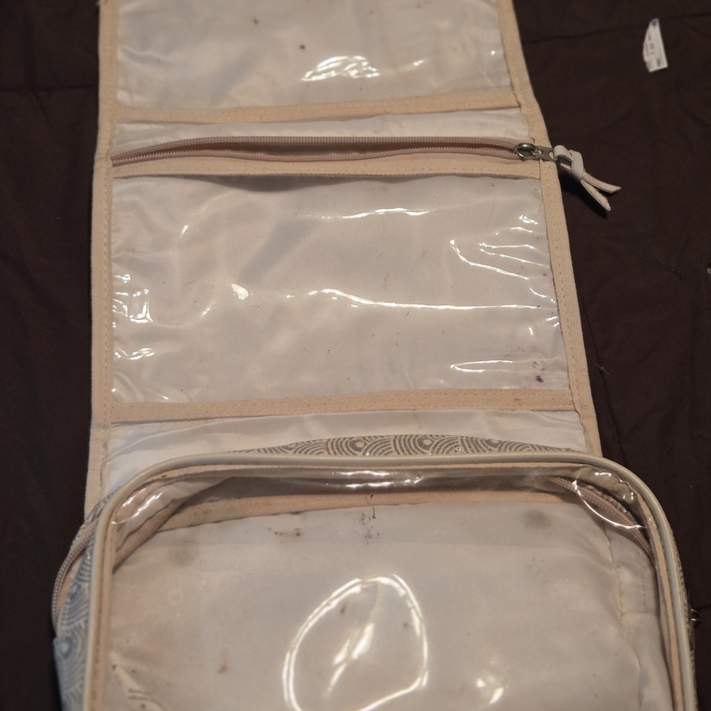 Audrey & Lewis Tan Travel Organizer - Picture 4 of 7